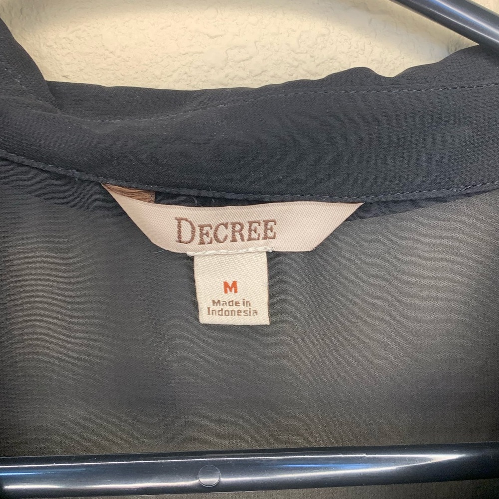 Decree Cropped Button Up - Picture 2 of 4